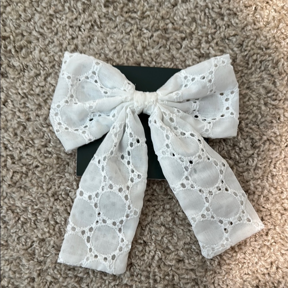 White bow hair clip